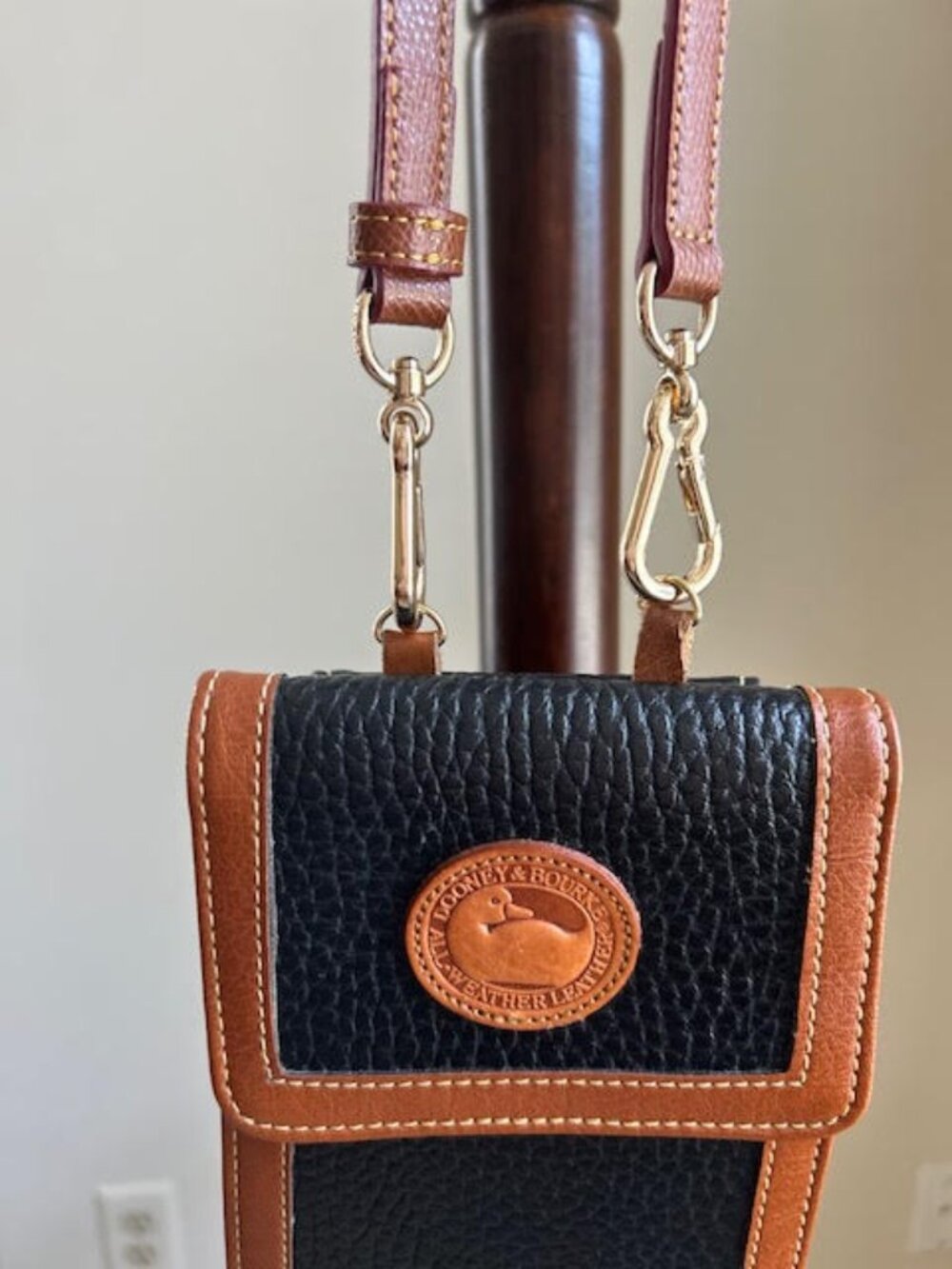 Dooney & Bourke Black Leather Phone Wallet Crossbody New Strap